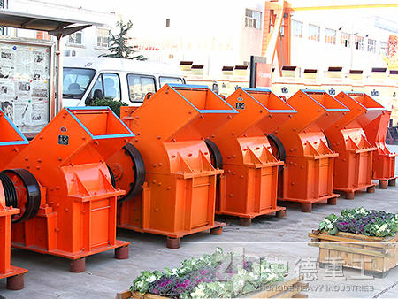 不僅可用于破碎生產(chǎn)線、制砂生產(chǎn)線，也可在選礦生產(chǎn)線中替代圓錐破碎機(jī)。下面我們就具體來看錘式破碎機(jī)應(yīng)用于哪些方面？